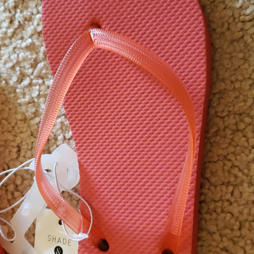 Shade & Shore Flip Flops- 2 pairs - Picture 7 of 8